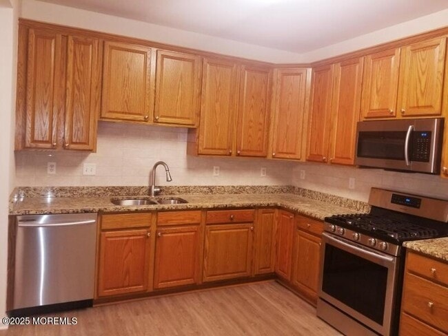 339 St Andrews Pl in Englishtown, NJ - Building Photo - Building Photo