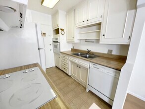 960 Larrabee St, Unit 115 in West Hollywood, CA - Building Photo - Building Photo
