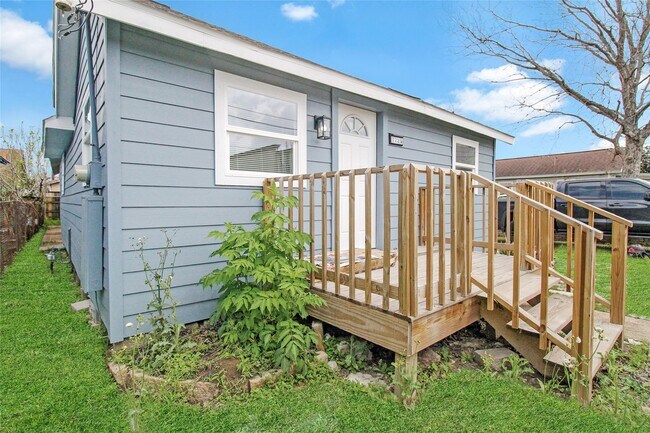 7725 Avenue H in Houston, TX - Foto de edificio - Building Photo