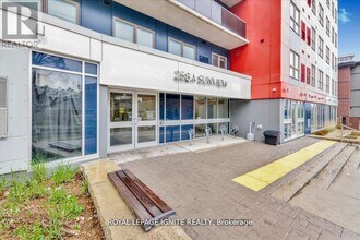 258A-258A Sunview St in Waterloo, ON - Building Photo - Building Photo