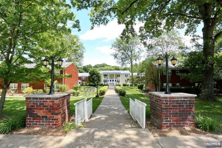 450 Island Rd, Unit 22 in Ramsey, NJ - Building Photo