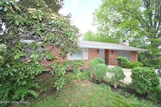 8105 Joyce Dr in Louisville, KY - Building Photo - Building Photo