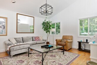 11 Wagon Ln in East Hampton, NY - Building Photo - Building Photo