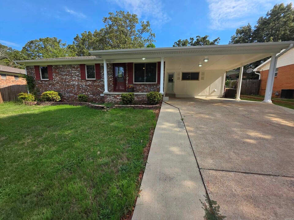 718 Coulter Rd in Sherwood, AR - Building Photo