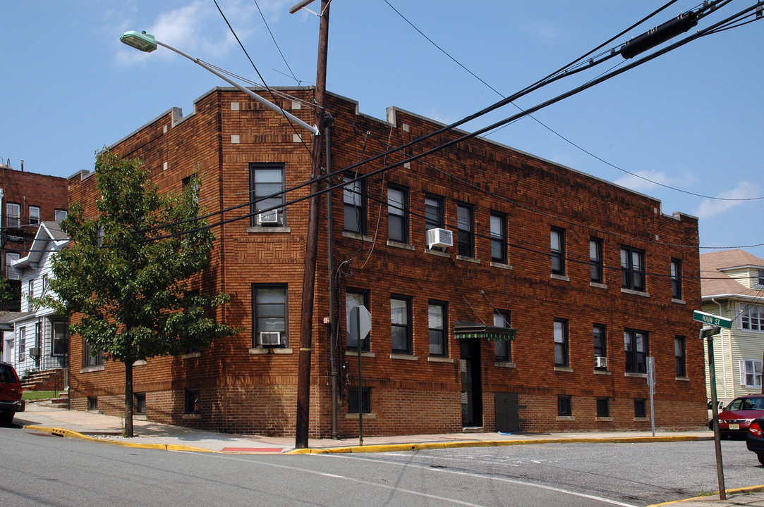 1 Edison Pl in East Rutherford, NJ - Building Photo