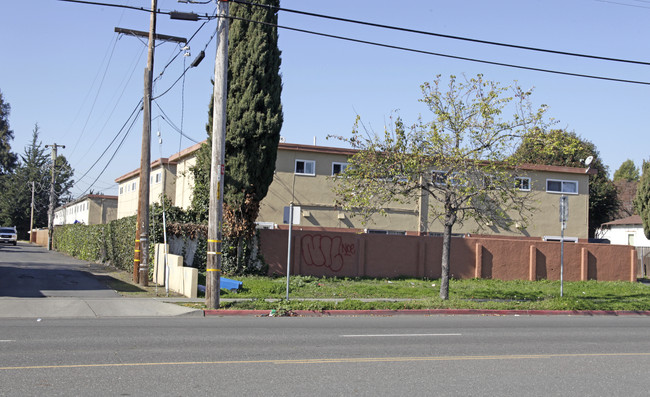 Gading Road Apartments in Hayward, CA - Building Photo - Building Photo