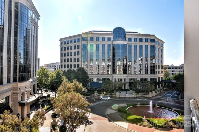 4625 Piedmont Row Dr in Charlotte, NC - Building Photo - Building Photo