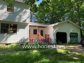 668 Pond Rd in Wales, ME - Building Photo - Building Photo