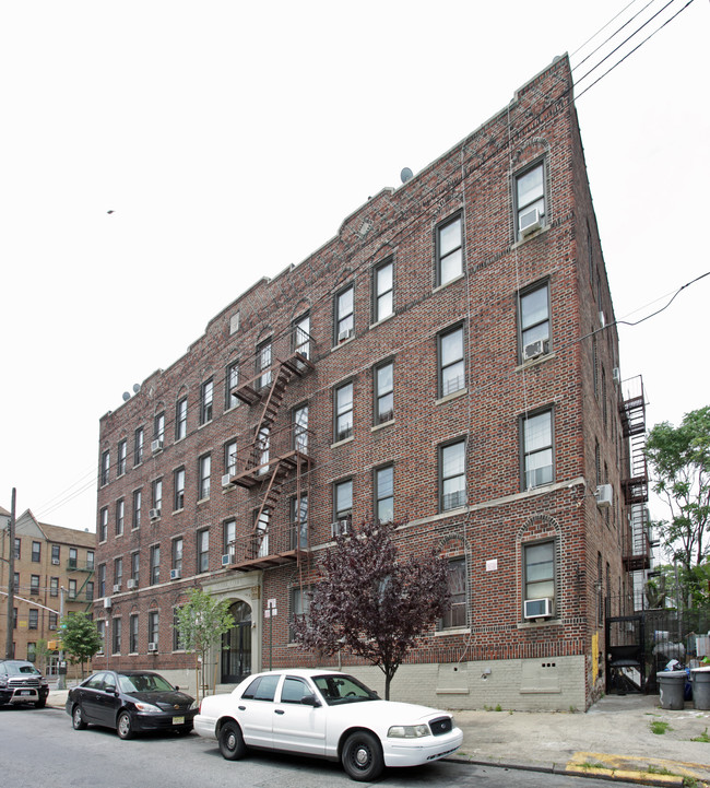 Snyder Court in Brooklyn, NY - Foto de edificio - Building Photo