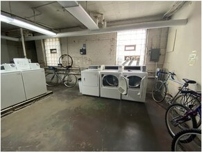 1127 W Farwell Ave, Unit apt 1a in Chicago, IL - Building Photo - Building Photo