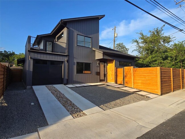 1112 W N Loop Blvd in Austin, TX - Building Photo - Building Photo