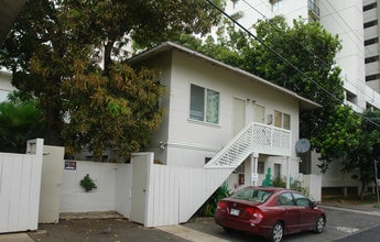 2451 Cleghorn St in Honolulu, HI - Building Photo - Building Photo