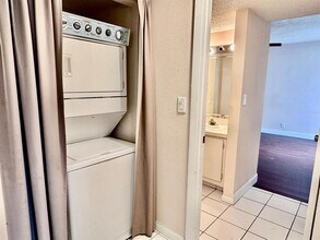 3000 NW 42nd Ave, Unit B101 in Coconut Creek, FL - Foto de edificio - Building Photo