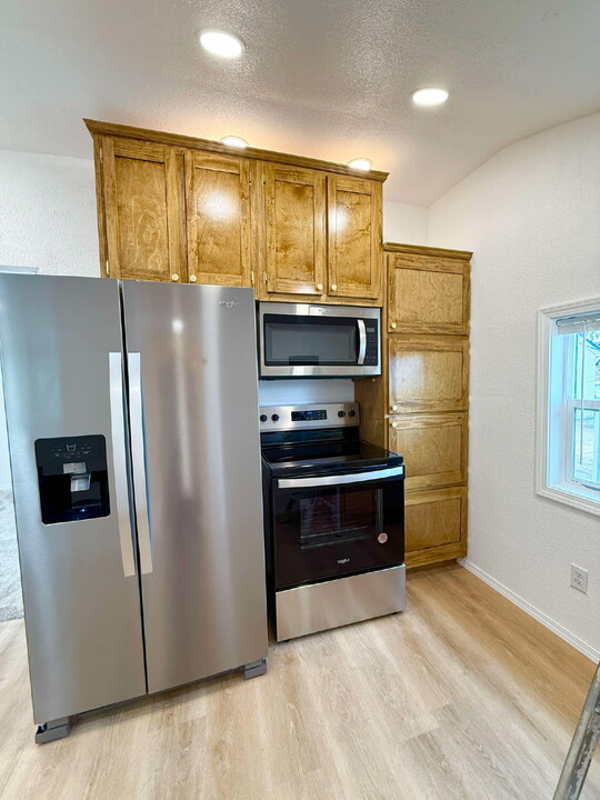 235 S 10th St E-Unit -A in Mountain Home, ID - Building Photo