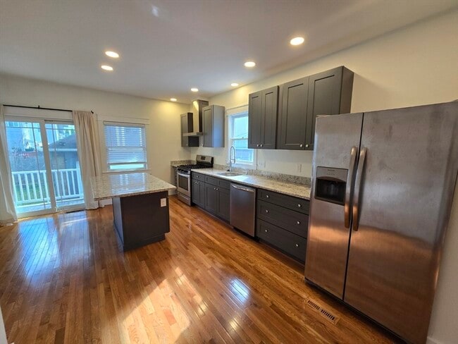 9-11 Emerald St in Medford, MA - Building Photo - Building Photo