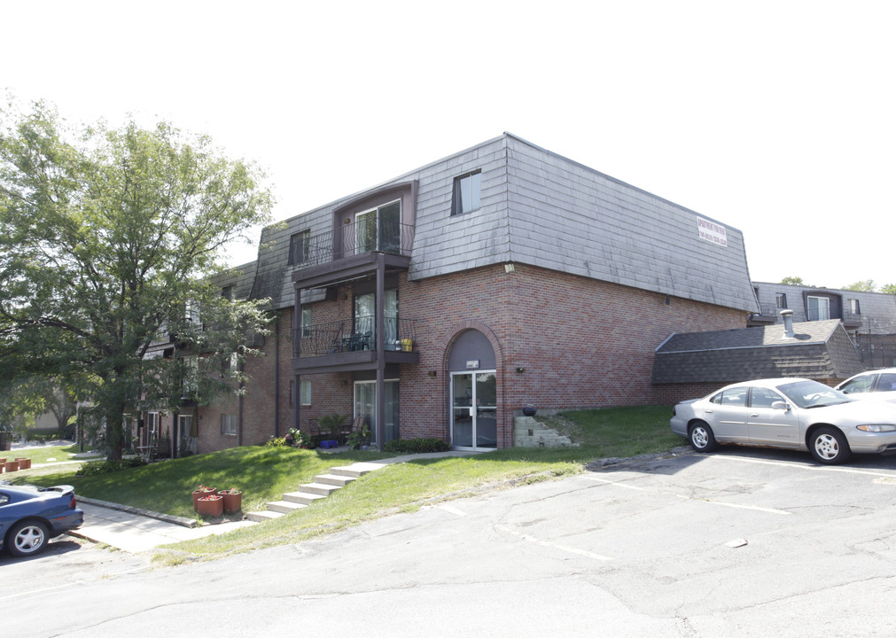 SPACIOUS APARTMENTS in Omaha, NE - Building Photo