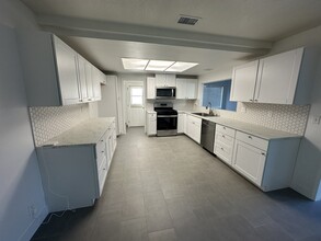 24171 Laulhere Plz in Lake Forest, CA - Building Photo - Building Photo