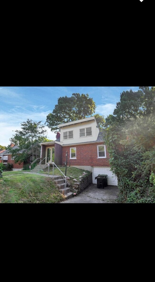 8010 Daly Rd in Cincinnati, OH - Foto de edificio - Building Photo