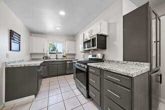 9254 Fairlawn St in Santee, CA - Building Photo - Building Photo