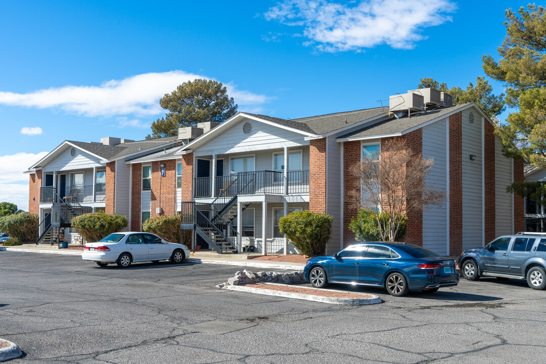 Sun Ridge Village in Las Cruces, NM - Foto de edificio