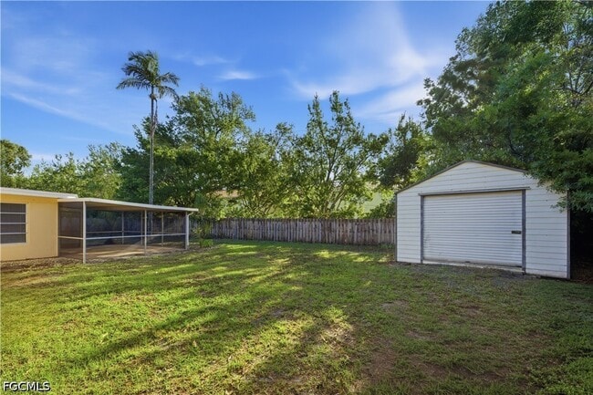 4652 Siesta Cir in Ft. Myers, FL - Building Photo - Building Photo