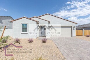 2028 E Brooklyn Dr in Casa Grande, AZ - Building Photo