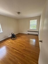 61-31 185th St in Queens, NY - Building Photo - Building Photo