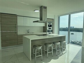 330 Sunny Isles Blvd in Sunny Isles Beach, FL - Building Photo - Building Photo