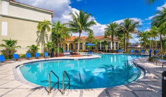 10170 SW 7th St, Unit 25-201 in Pembroke Pines, FL - Building Photo