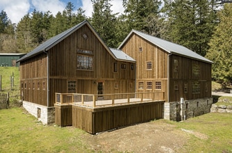 85 Scott Hill Dr in Eastsound, WA - Building Photo - Building Photo