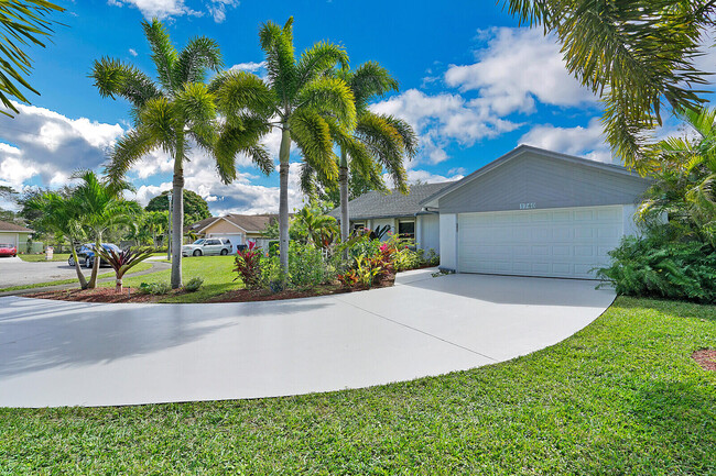 1740 Shower Tree Way in Wellington, FL - Foto de edificio - Building Photo