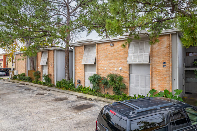 Treehouse Condos in Houston, TX - Building Photo - Building Photo