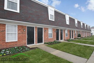 Woodbriar Apartments in Richmond, VA - Building Photo - Building Photo