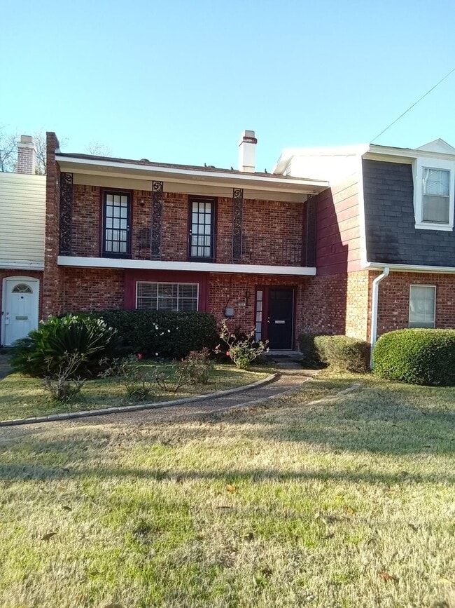 906 E Kings Hwy in Shreveport, LA - Building Photo - Building Photo