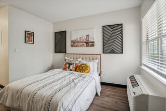 Vivo Living Forest Hills in Durham, NC - Building Photo - Building Photo