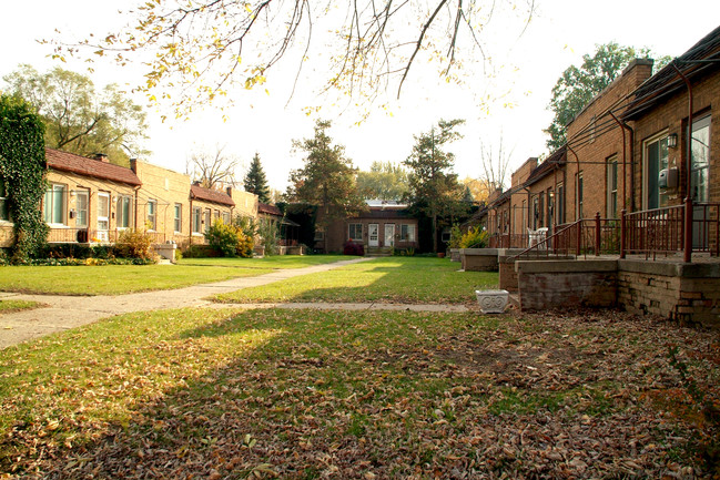 Spokane Villas in Pontiac, MI - Building Photo - Building Photo