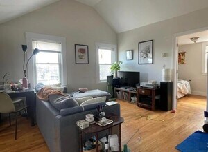 196 Hampshire St, Unit 3 in Cambridge, MA - Building Photo - Building Photo