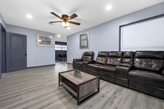 11103 Greenwillow Dr