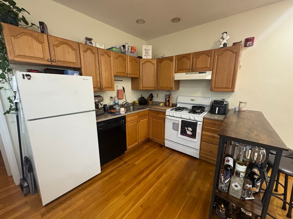 292 Beacon St, Unit 1 in Somerville, MA - Building Photo