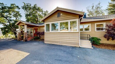 9809 Sonoma Hwy in Kenwood, CA - Building Photo - Building Photo