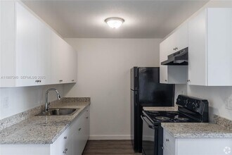 2000 S Main St in Belle Glade, FL - Building Photo - Building Photo