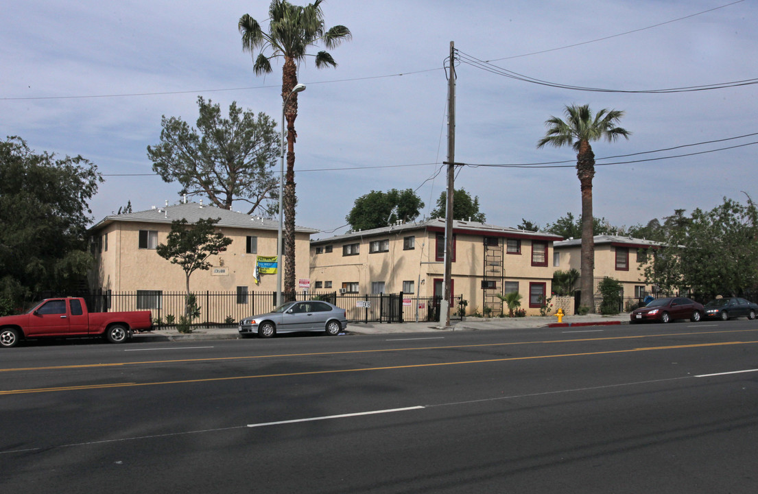 13988-14000 Foothill Blvd in Sylmar, CA - Building Photo