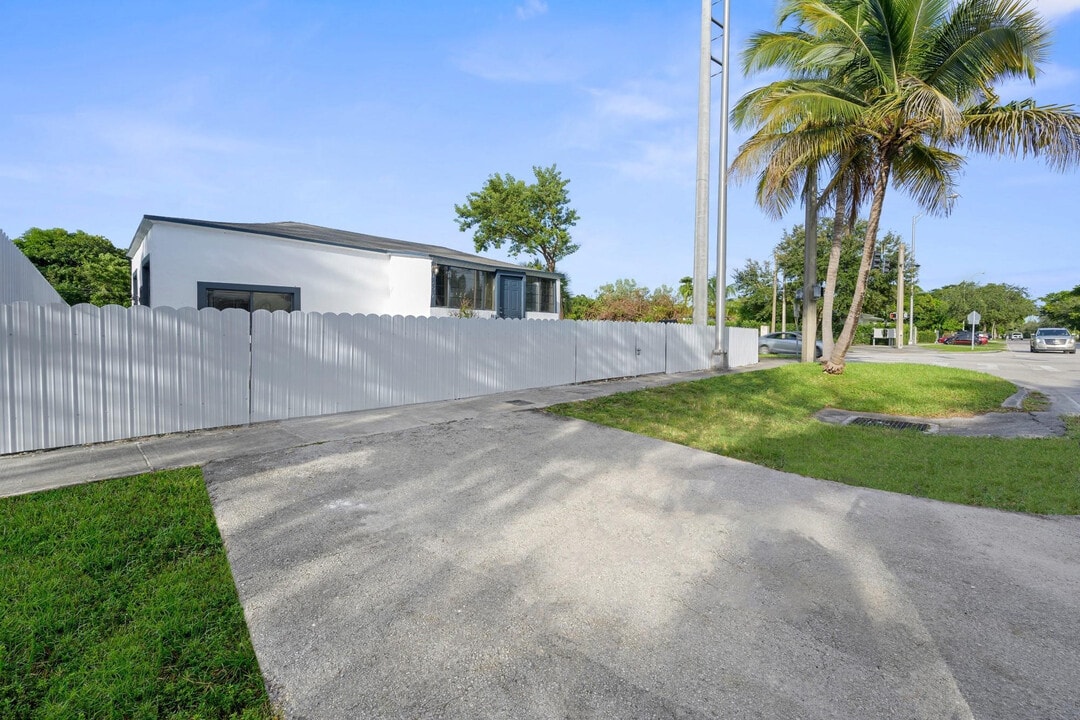1797 St in North Miami Beach, FL - Building Photo