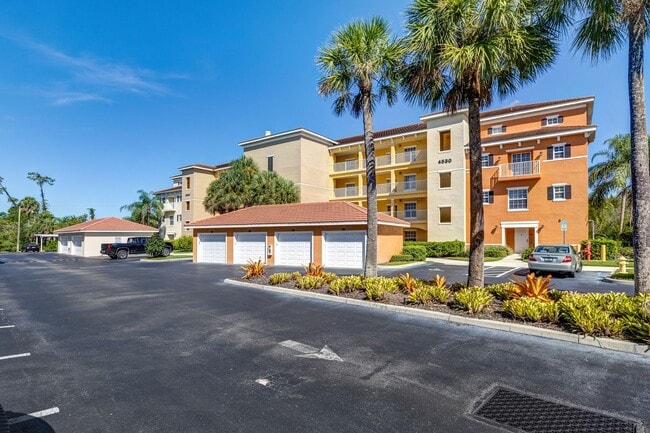 4530 Botanical Pl Cir