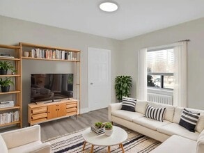 166 Eastbourne Ave in Toronto, ON - Building Photo - Building Photo