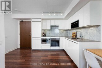 70 Queens Wharf Rd in Toronto, ON - Building Photo - Building Photo