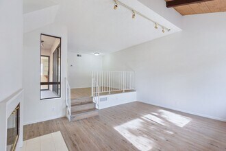 10444 Canoga Ave in Los Angeles, CA - Building Photo - Building Photo