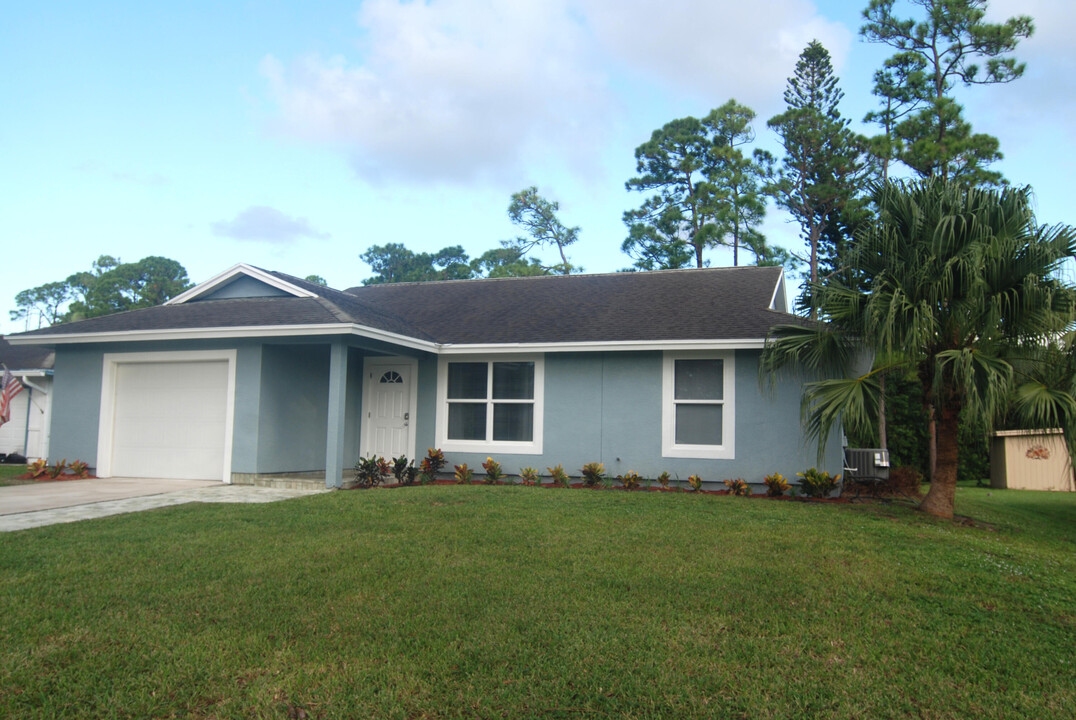 6279 SE Poinciana Ln in Hobe Sound, FL - Building Photo