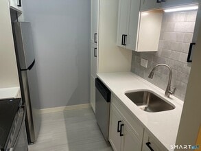 34 A Padanaram Rd in Danbury, CT - Foto de edificio - Building Photo