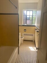 100 Sewall Ave, Unit 6 in Brookline, MA - Foto de edificio - Building Photo